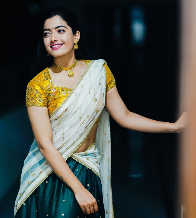 18 Super Hot Pics of Telugu and Tamil Girls in Half Saree