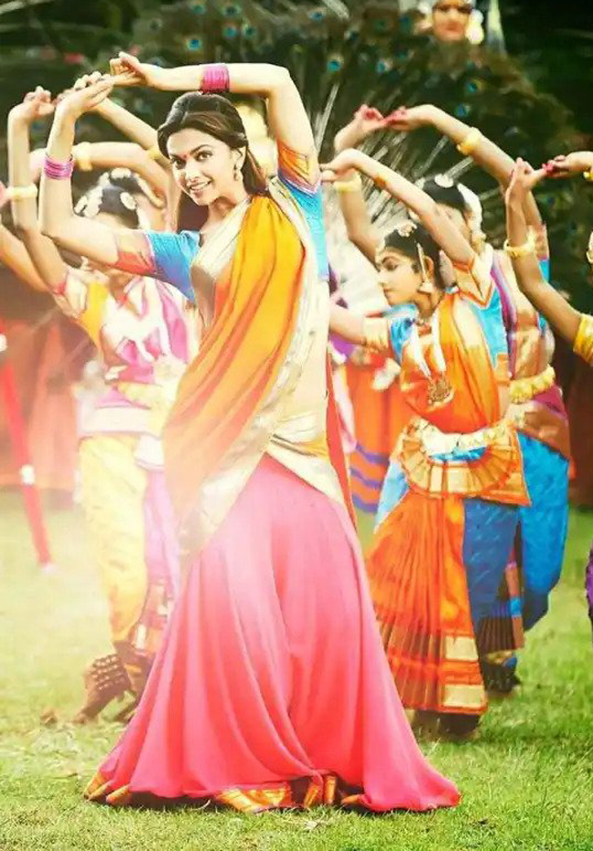 18 Super Hot Pics of Telugu and Tamil Girls in Half Saree