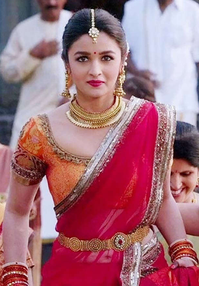 18 Super Hot Pics of Telugu and Tamil Girls in Half Saree