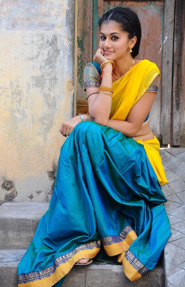 18 Super Hot Pics of Telugu and Tamil Girls in Half Saree