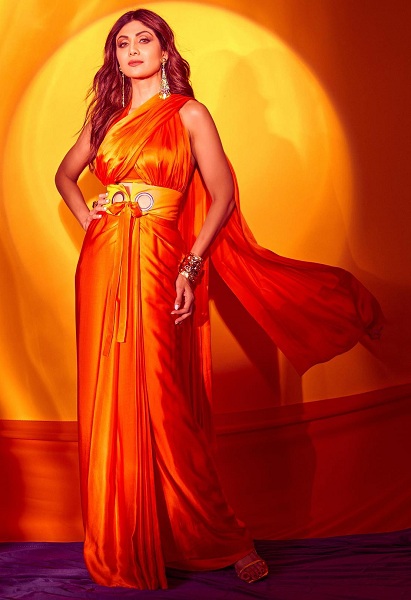 25 Gorgeous Looks of Shilpa Shetty in Saree - Latest Pics