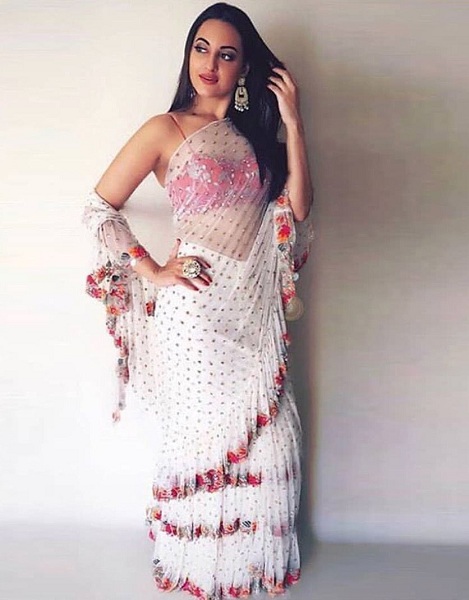 20 Stunning Look of Sonakshi Sinha In Saree - Our Top Pictures!