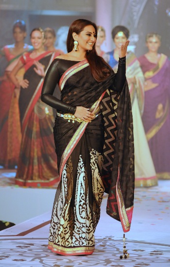 20 Stunning Look of Sonakshi Sinha In Saree - Our Top Pictures!