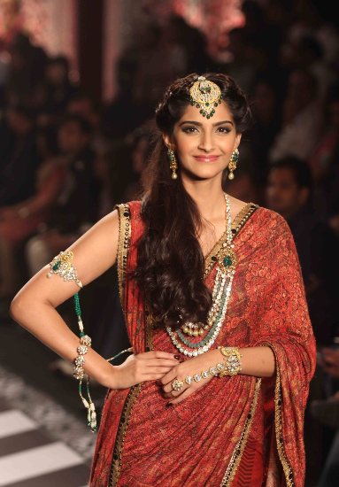 Sonam Kapoor in Saree - Chic and Trendy Traditional Looks
