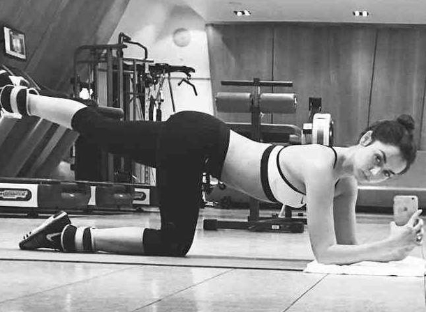 18 Pictures of Ana de Armas Hot Clothing Choices 2025