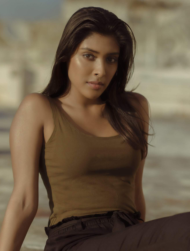 40 Hottest Heroines in Tamil Film Industry (Kollywood)