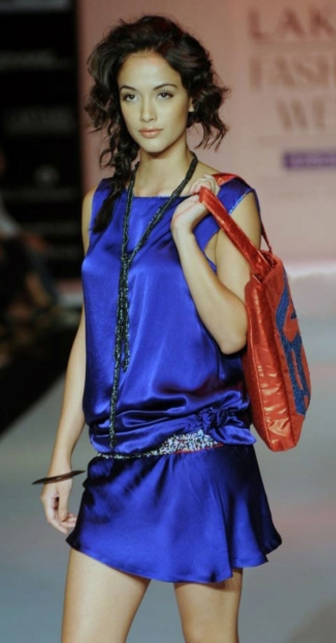 40 Hottest Heroines in Tamil Film Industry (Kollywood)