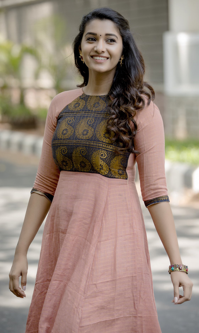 40 Hottest Heroines in Tamil Film Industry (Kollywood)