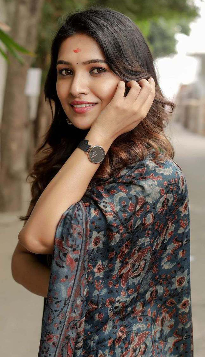 40 Hottest Heroines in Tamil Film Industry (Kollywood)