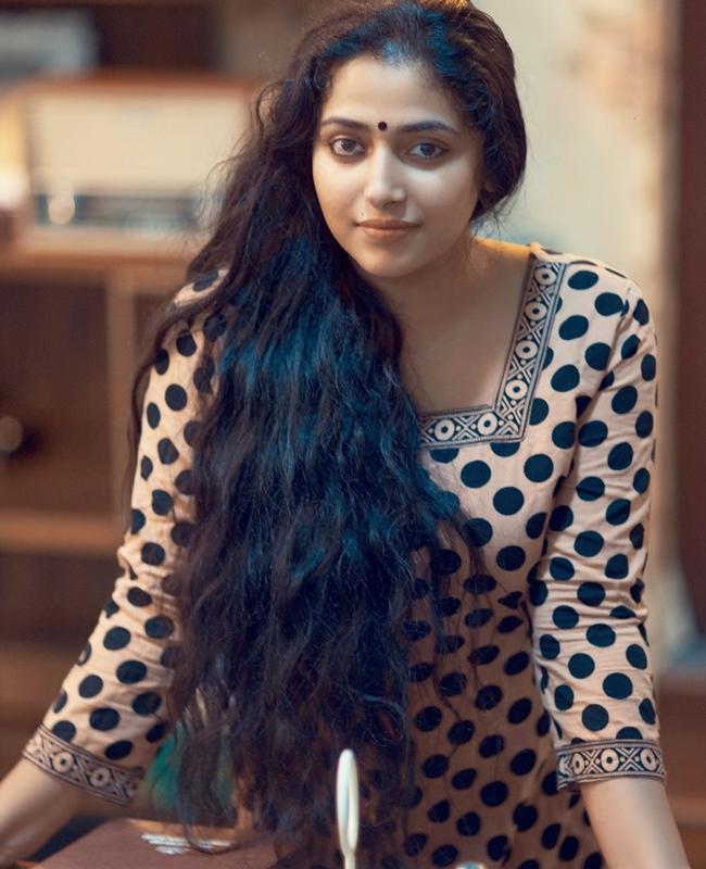 Mallu Hot: 40 Beautiful Malayali Women in Kerala Films 2024