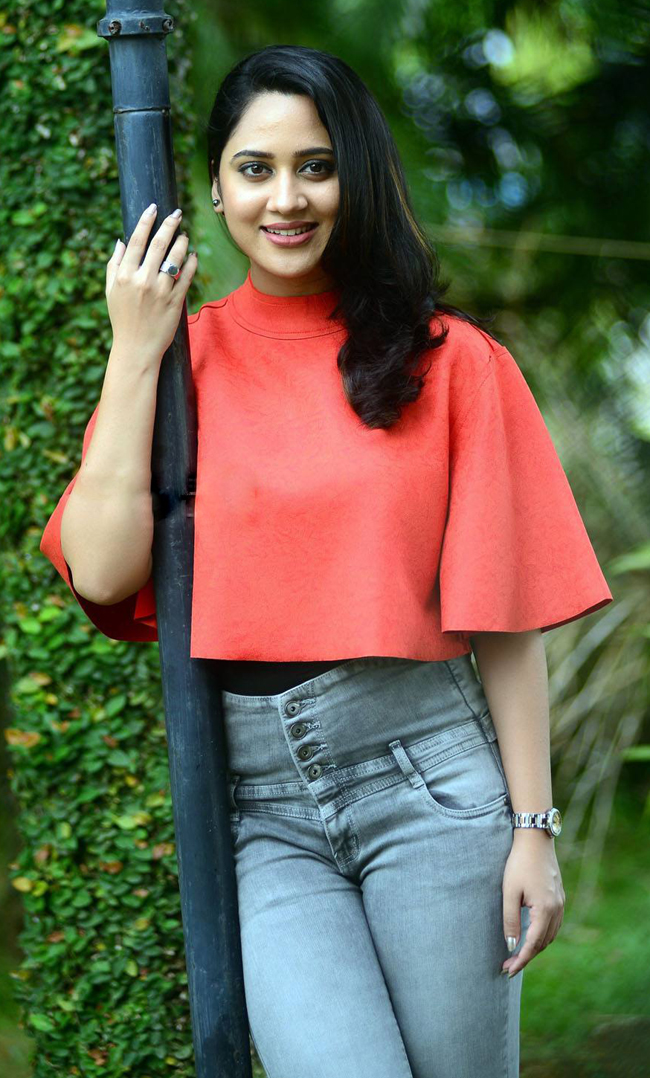 Mallu Hot: 40 Beautiful Malayali Women in Kerala Films 2024