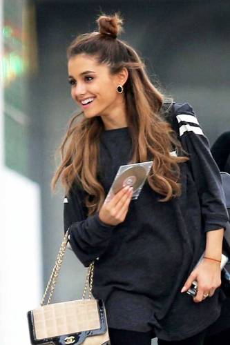 Ariana Grande Without Makeup: How Does She Looks?