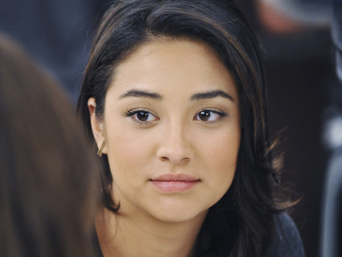 15 Recent Pictures of Shay Mitchell Without any Makeup | I Fashion Styles
