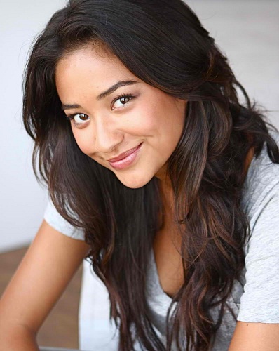 15 Recent Pictures of Shay Mitchell Without any Makeup | I Fashion Styles