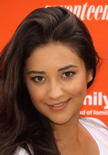 15 Recent Pictures of Shay Mitchell Without any Makeup | I Fashion Styles
