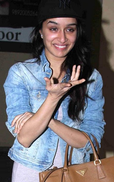 8 Recent Pictures of Shraddha Kapoor without Makeup | I Fashion Styles