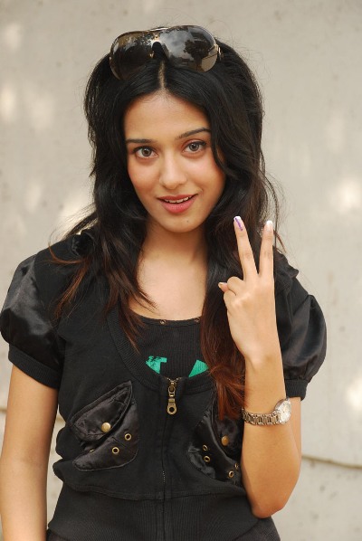 9 Pictures of Amrita Rao with and without Makeup | I Fashion Styles