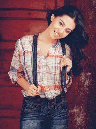 9 Pictures of Amrita Rao with and without Makeup | I Fashion Styles
