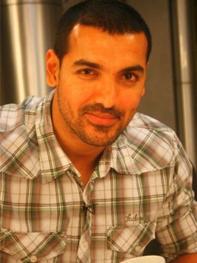 9 Pictures Of John Abraham With And Without Makeup | I Fashion Styles
