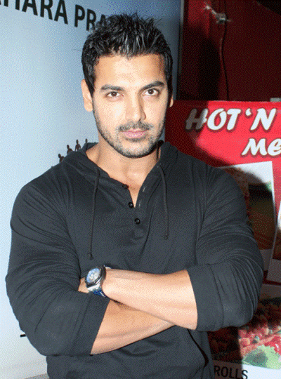 9 Pictures Of John Abraham With And Without Makeup | I Fashion Styles
