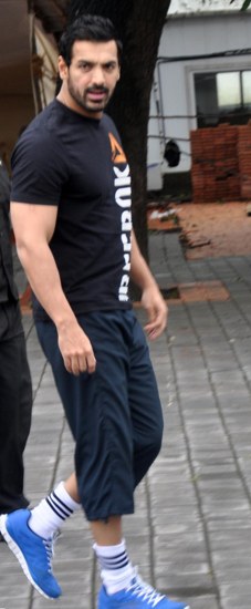 9 Pictures Of John Abraham With And Without Makeup | I Fashion Styles