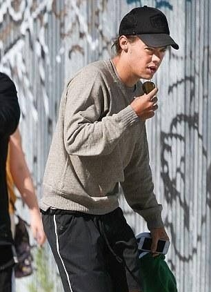 10 Pictures of Harry Styles without Makeup | I Fashion Styles