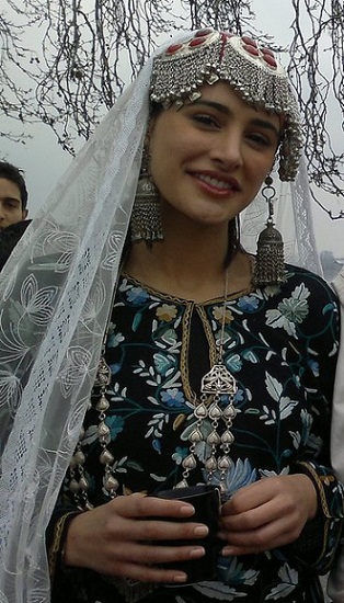 10 Pictures of Nargis Fakhri without Makeup | I Fashion Styles