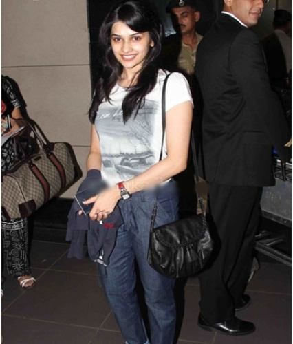 9 Beautiful Prachi Desai Without Makeup Pictures | I Fashion Styles