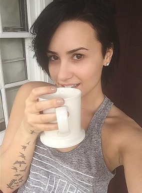 8 Pictures of Demi Lovato without Makeup | I Fashion Styles