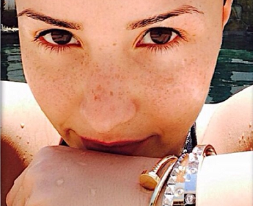8 Pictures of Demi Lovato without Makeup | I Fashion Styles