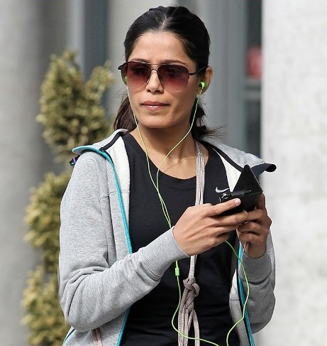 Top 9 Freida Pinto Without Makeup | I Fashion Styles