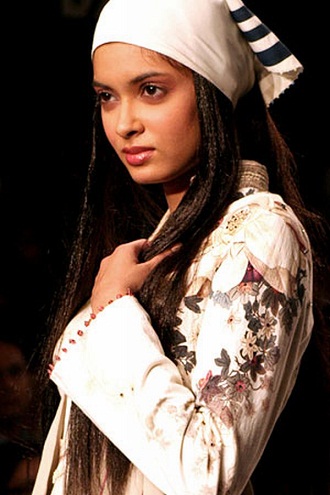 Top 12 Diana Penty Without Makeup | I Fashion Styles