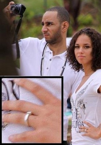 10 Pictures of Alicia Keys Without Makeup | I Fashion Styles