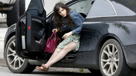 15 Pictures of Zooey Deschanel without Makeup