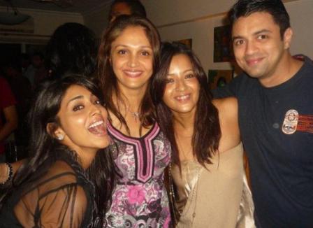 9 Unseen Photos of Shriya Saran Without Makeup