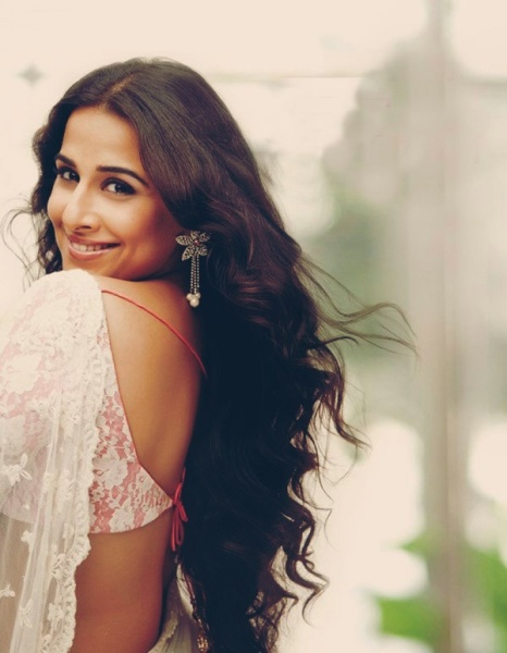 9 Pictures of Vidya Balan with and without Makeup