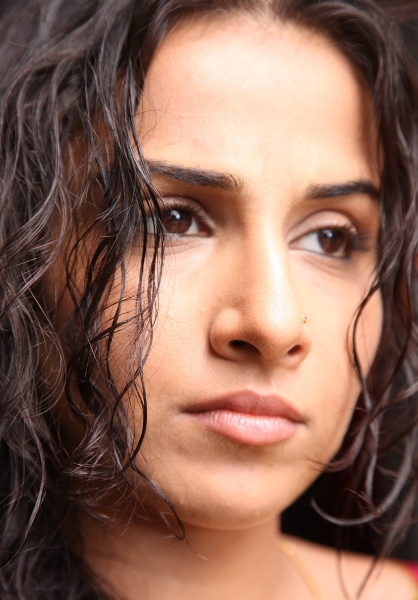 9 Pictures of Vidya Balan with and without Makeup