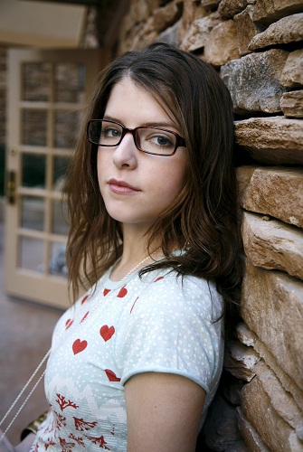 Top 10 Anna Kendrick Without Makeup | I Fashion Styles