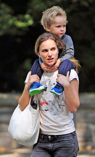 15 Pictures of Natalie Portman without Makeup