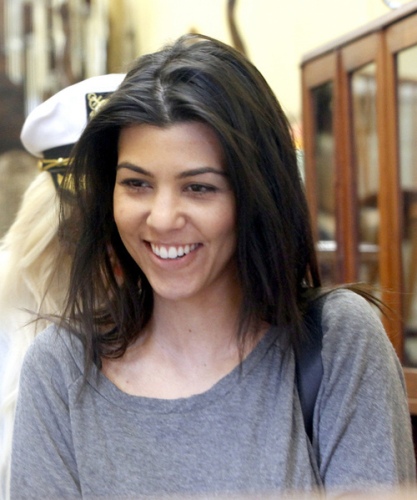13 Sizzling Pictures of Kourtney Kardashian Without Makeup