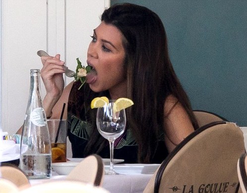 13 Sizzling Pictures of Kourtney Kardashian Without Makeup