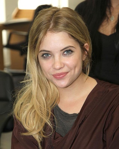 10 Stunning Makeup-Free Looks of Pretty Ashley Benson