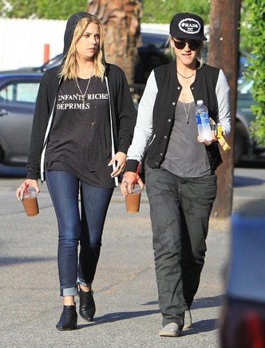 10 Stunning Makeup-Free Looks of Pretty Ashley Benson