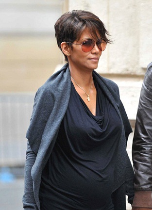 10 Pictures of Halle Berry without Makeup | I Fashion Styles