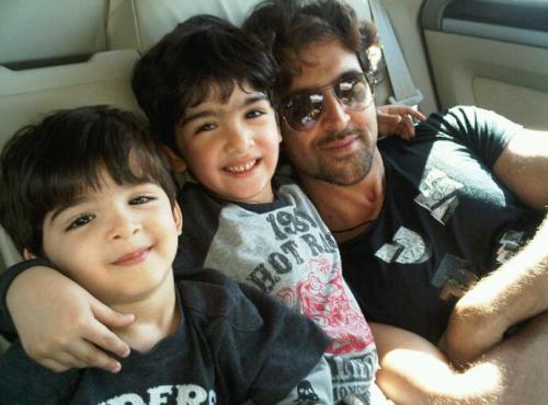 9 Pictures of Hrithik Roshan With and Without Makeup