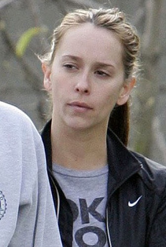 14 Recent Pics of Jennifer Love Hewitt without any Makeup