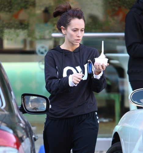 14 Recent Pics of Jennifer Love Hewitt without any Makeup