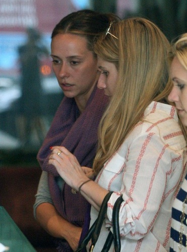 14 Recent Pics of Jennifer Love Hewitt without any Makeup