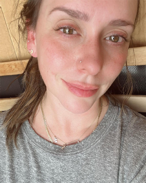 14 Recent Pics of Jennifer Love Hewitt without any Makeup