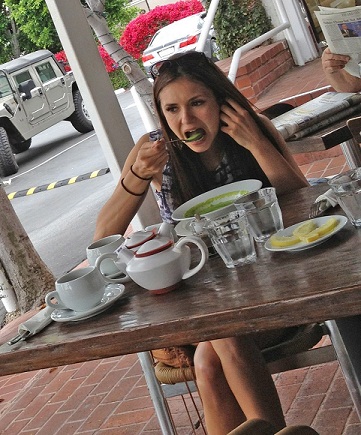 9 Pictures of Nina Dobrev without Makeup | I Fashion Styles